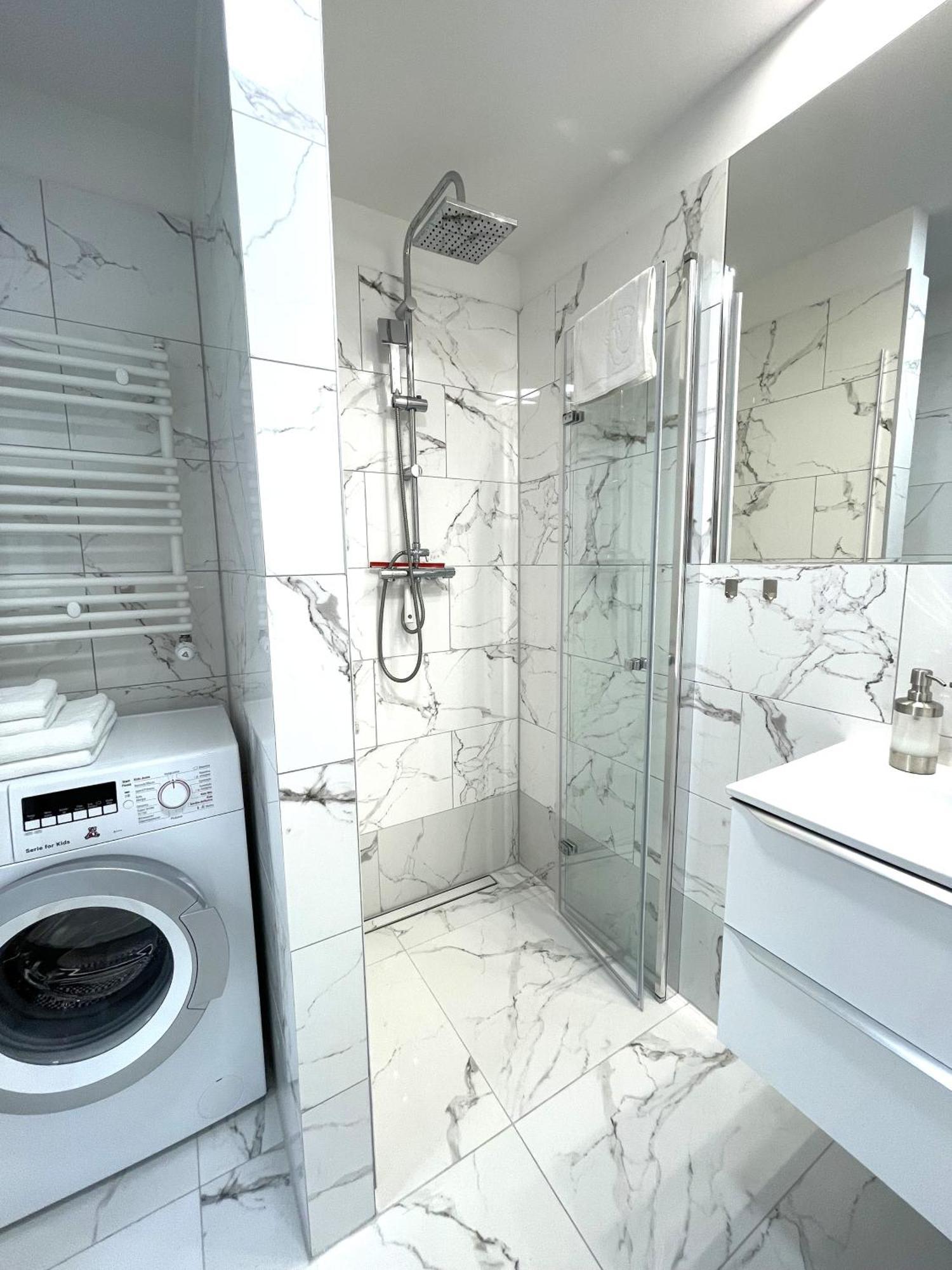 Apartament By The River - Center *